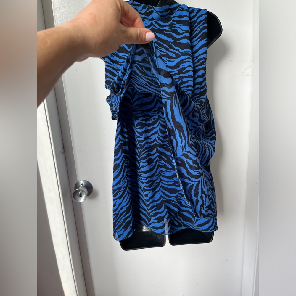 Vince Camuto Blue Animal Print Tie Neck Blouse size L - Picture 8 of 14